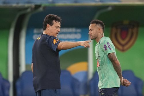 Fernando Diniz defended the under-fire Selecao superstar.