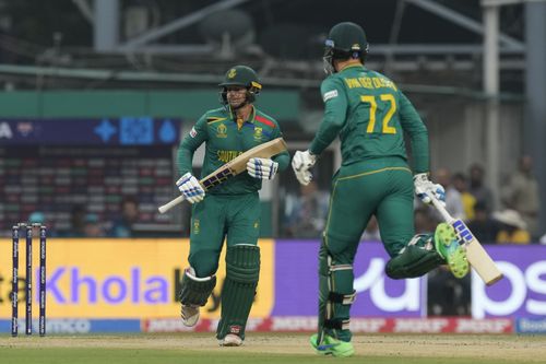 Quinton de Kock and Rassie van der Dussen batted timidly after Temba Bavuma's dismissal. [P/C: AP]