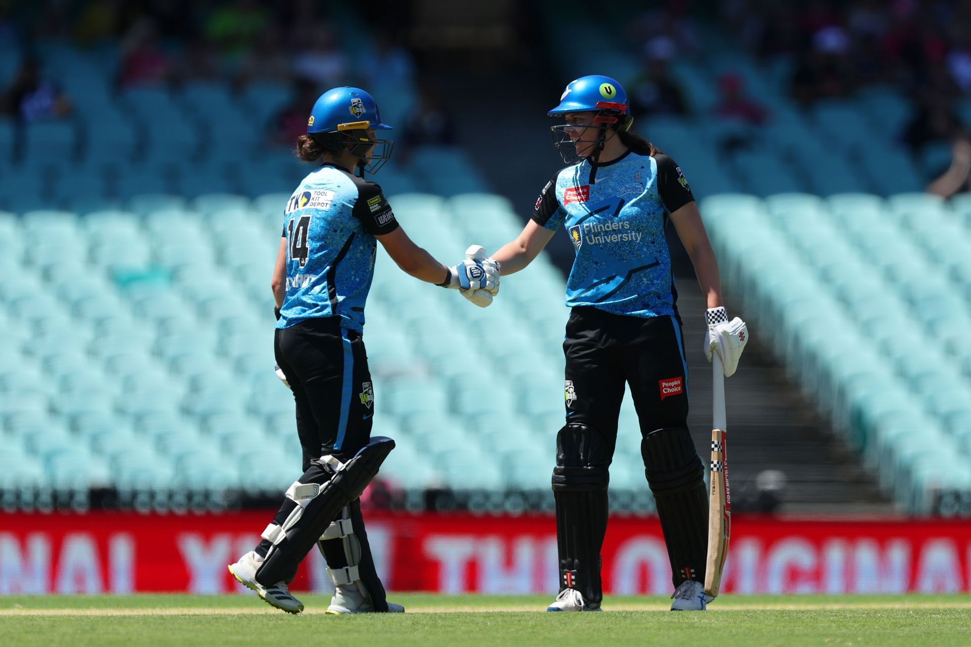 WBBL - Hobart Hurricanes v Adelaide Strikers