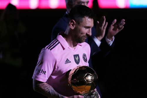 Lionel Messi celebrating Ballon d'Or win (via Getty Images)
