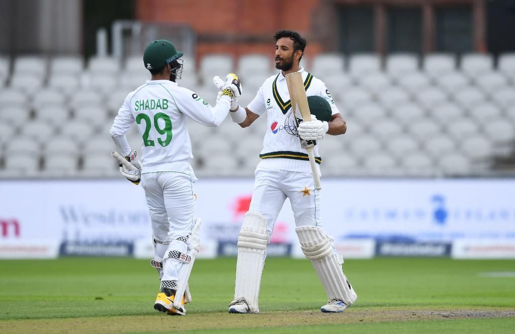 Shan Masood celebrates his hundred. (Credits: Twitter)