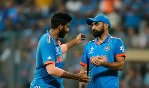 Mohammed Shami apologizes to Jasprit Bumrah for spilling Kane Williamson's catch.