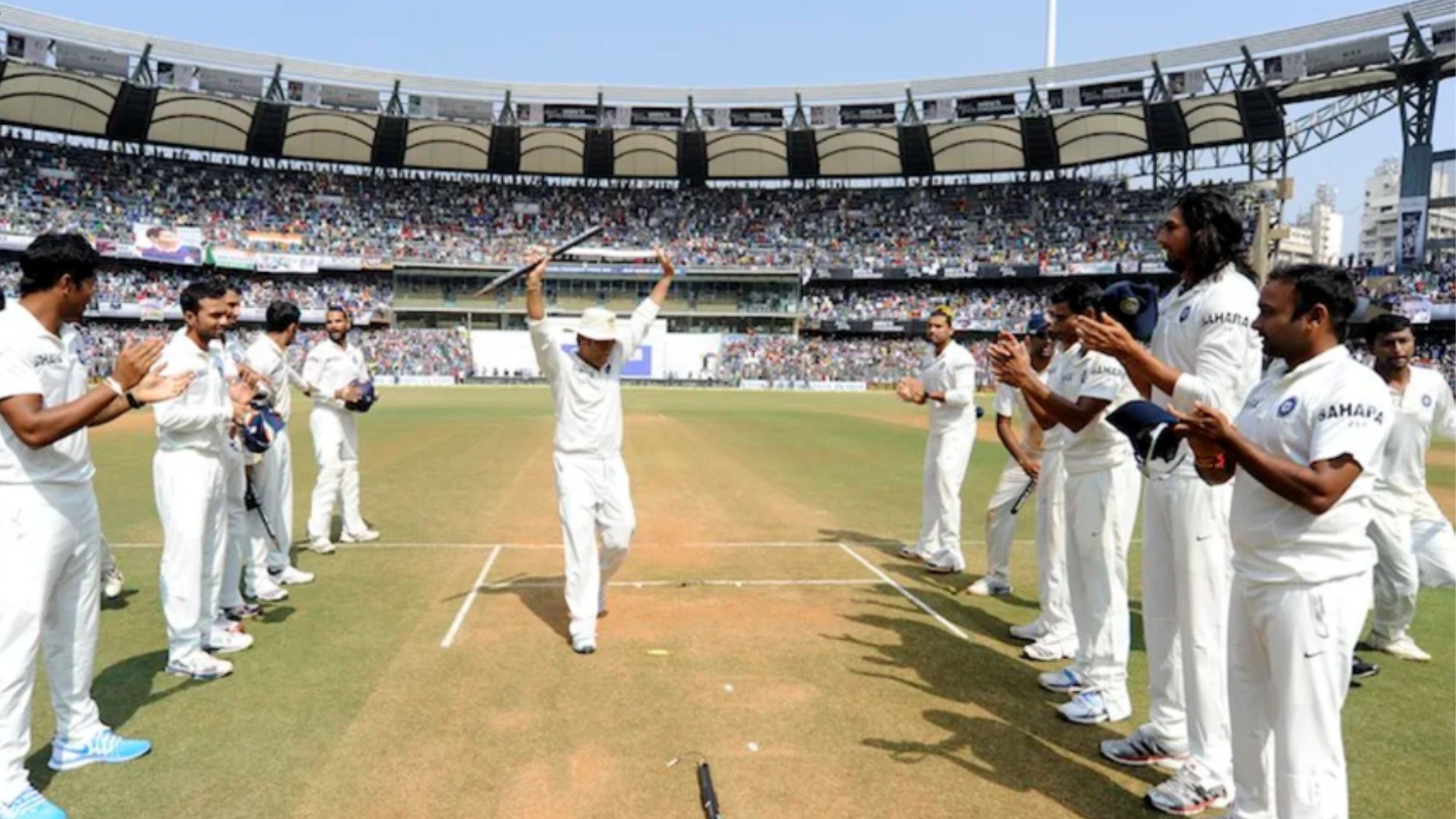 Sachin Tendulkar given a guard of honour during his farewell Test match at the Wankhede. (Pic: BCCI) 