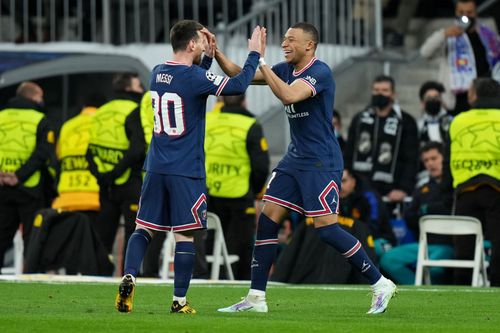 Lionel Messi (L) and Kylian Mbappe (via Getty Images)