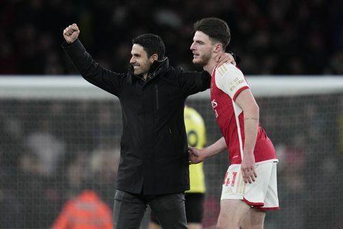 Arsenal manager Mikel Arteta (left)