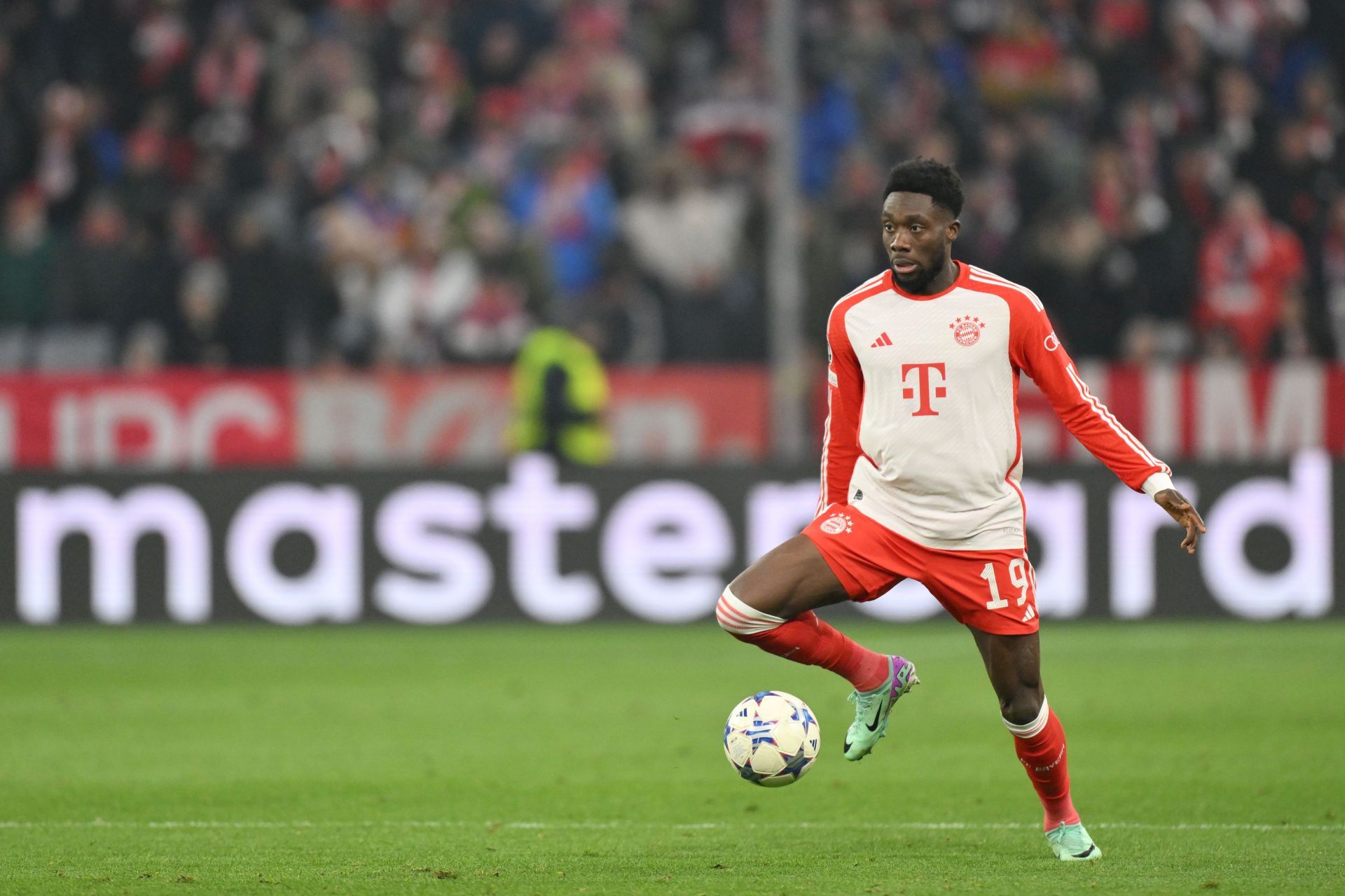 Alphonso Davies has admirers at the Santiago Bernabeu.