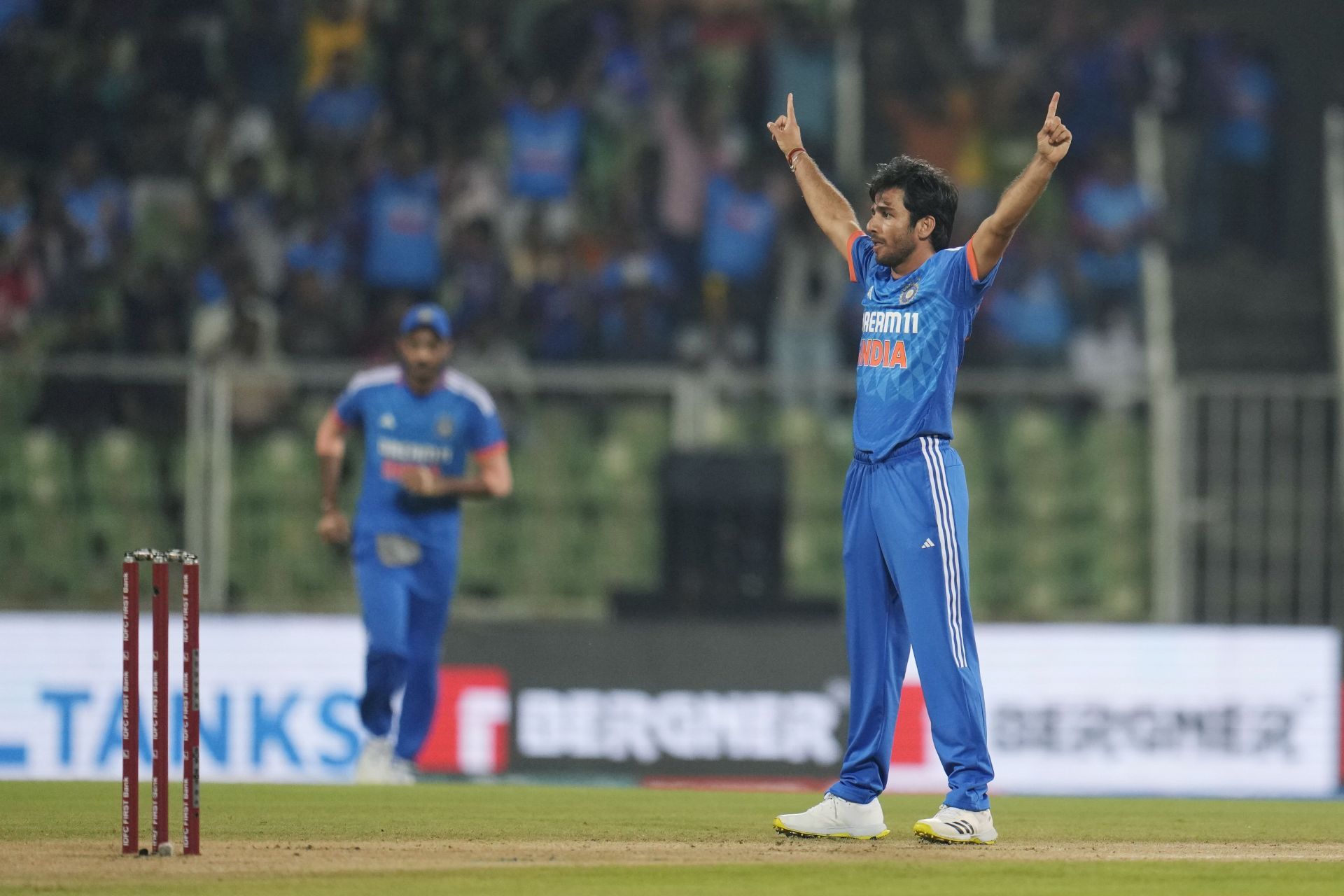 Ravi Bishnoi picked up crucial wickets in the powerplay overs. [P/C: AP]
