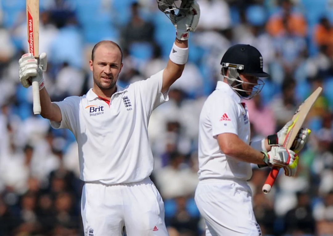 Jonathan Trott acknowledging his century [Getty Images]
