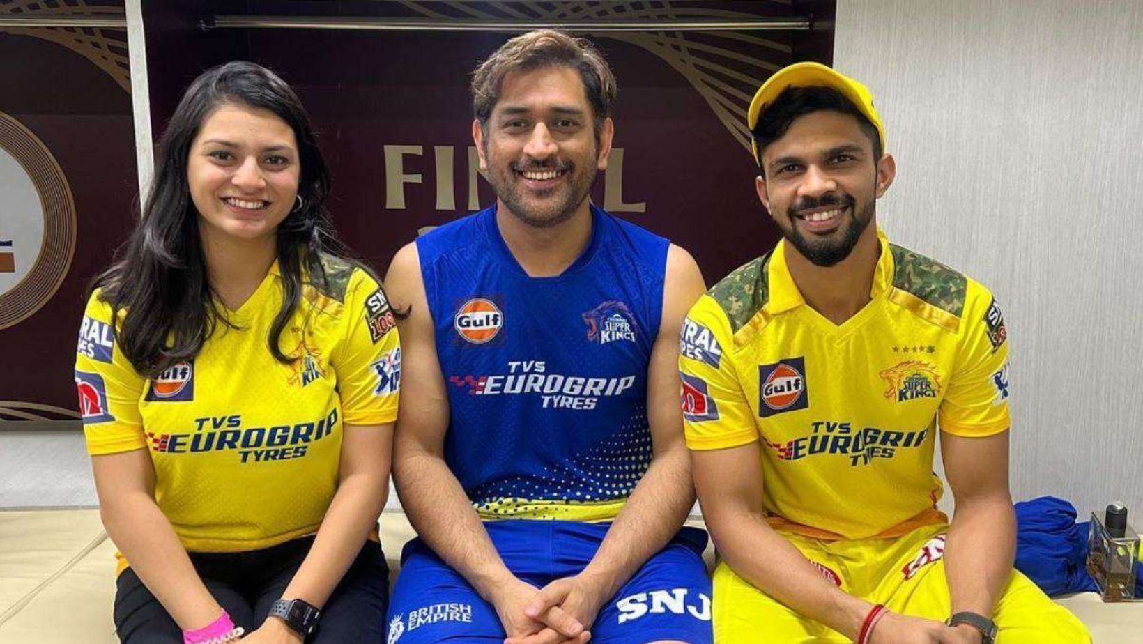 Utkarsha Pawar, MS Dhoni and Ruturaj Gaikwad.