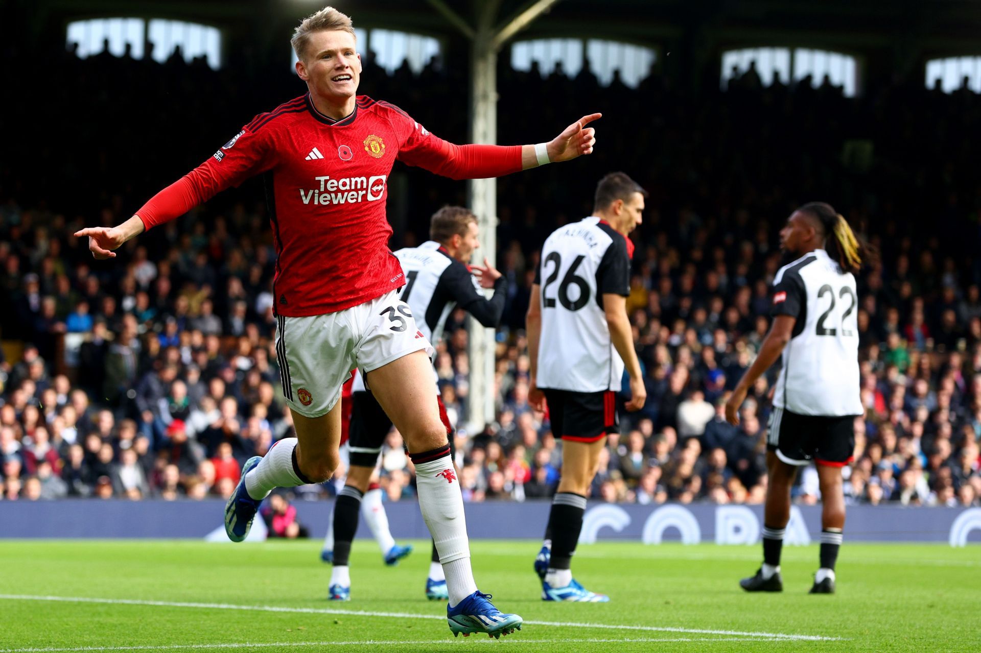 Fulham FC v Manchester United - Premier League