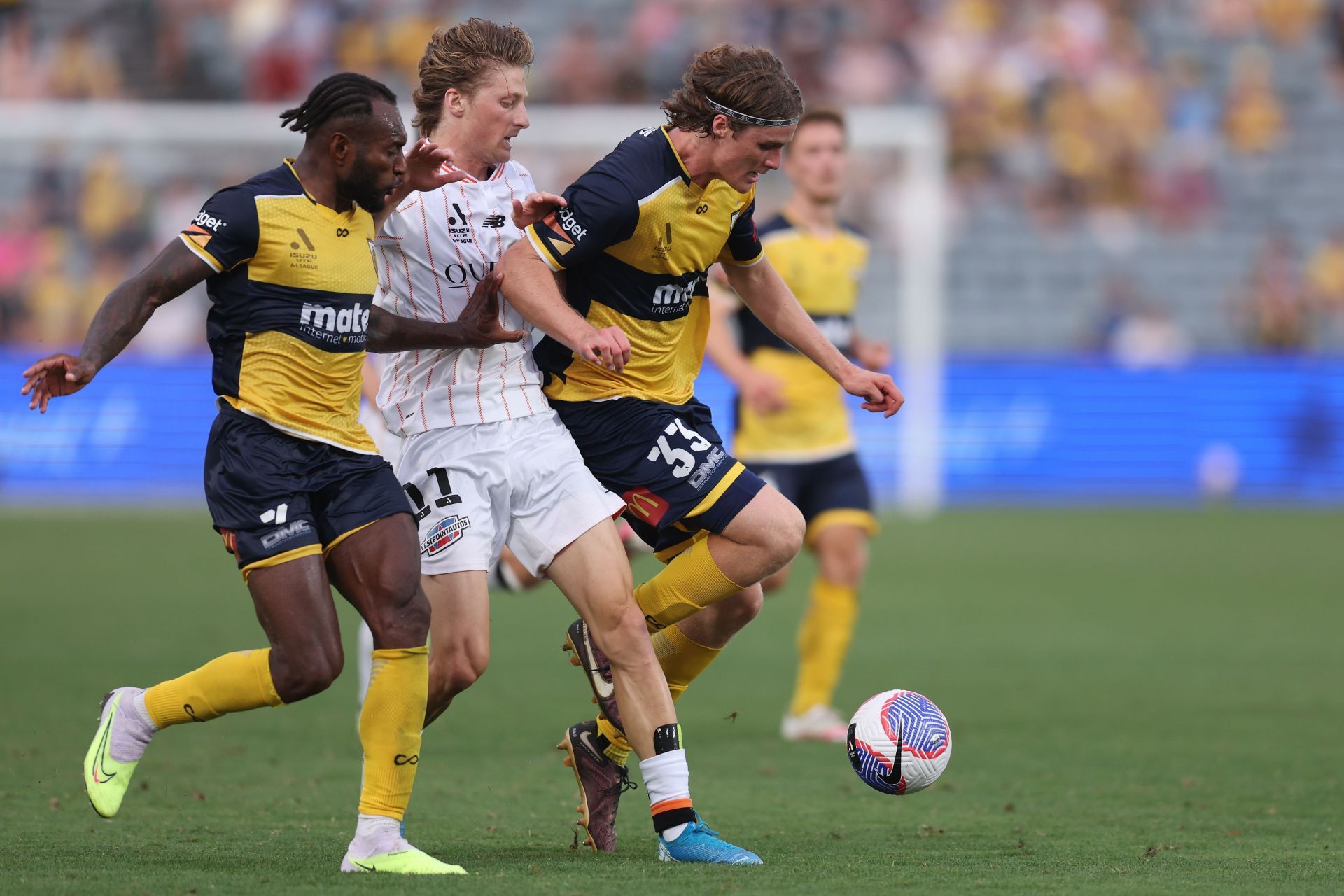 A-League Men Rd 4 - Central Coast Mariners v Brisbane Roar