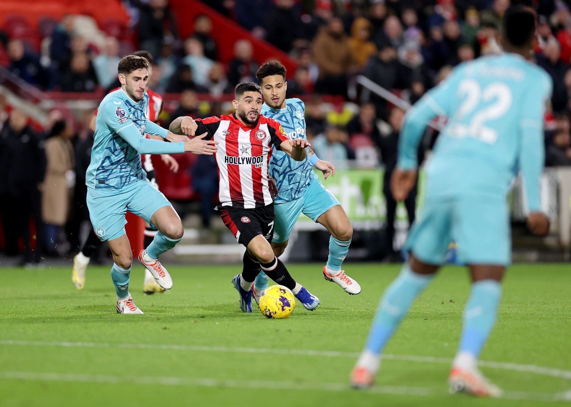 Brentford FC v Wolverhampton Wanderers - Premier League