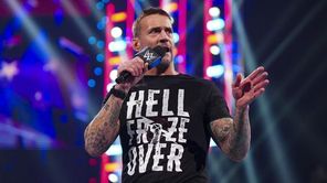 WWE द्वारा Raw में CM Punk को नहीं बुक करने को लेकर फूटा दिग्गज का गुस्सा, कंपनी पर साधा जमकर निशाना