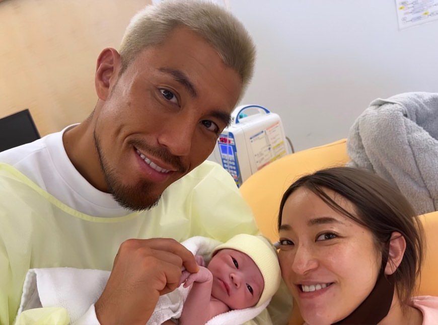 Akira Tozawa with his wife and child