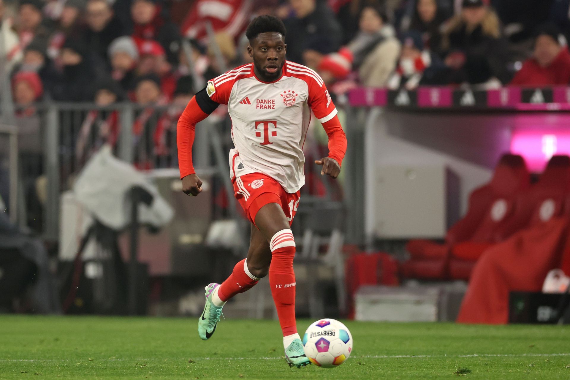 Alphonso Davies has admirers at the Santiago Bernabeu