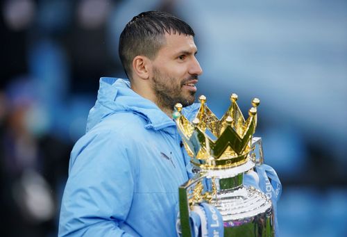 Sergio Aguero isn't ruling Manchester United out of the race.