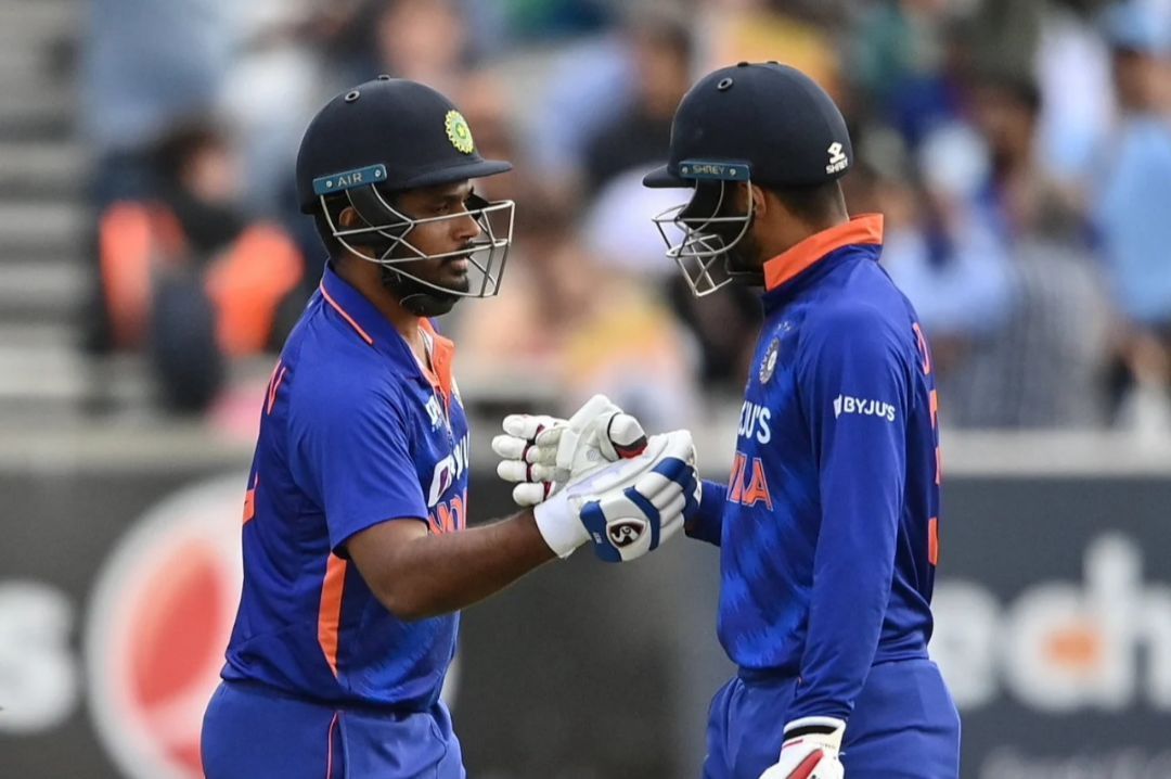 Sanju Samson and Deepak Hooda shaking hands after a successful partnership