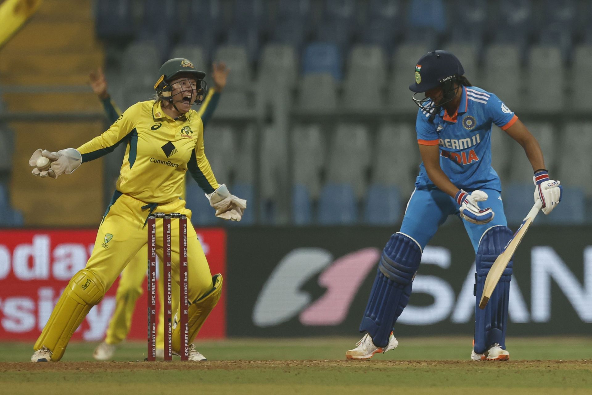 Alyssa Healy takes a catch to dismiss Harmanpreet Kaur: India v Australia - Women's ODI: Game 2