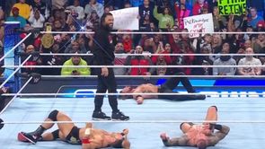 WWE SmackDown में वापसी के बाद Roman Reigns की हालत हुई खराब और एक RKO से हुए ढेर, मेन इवेंट में 6 स्टार्स ने मचाया बवाल