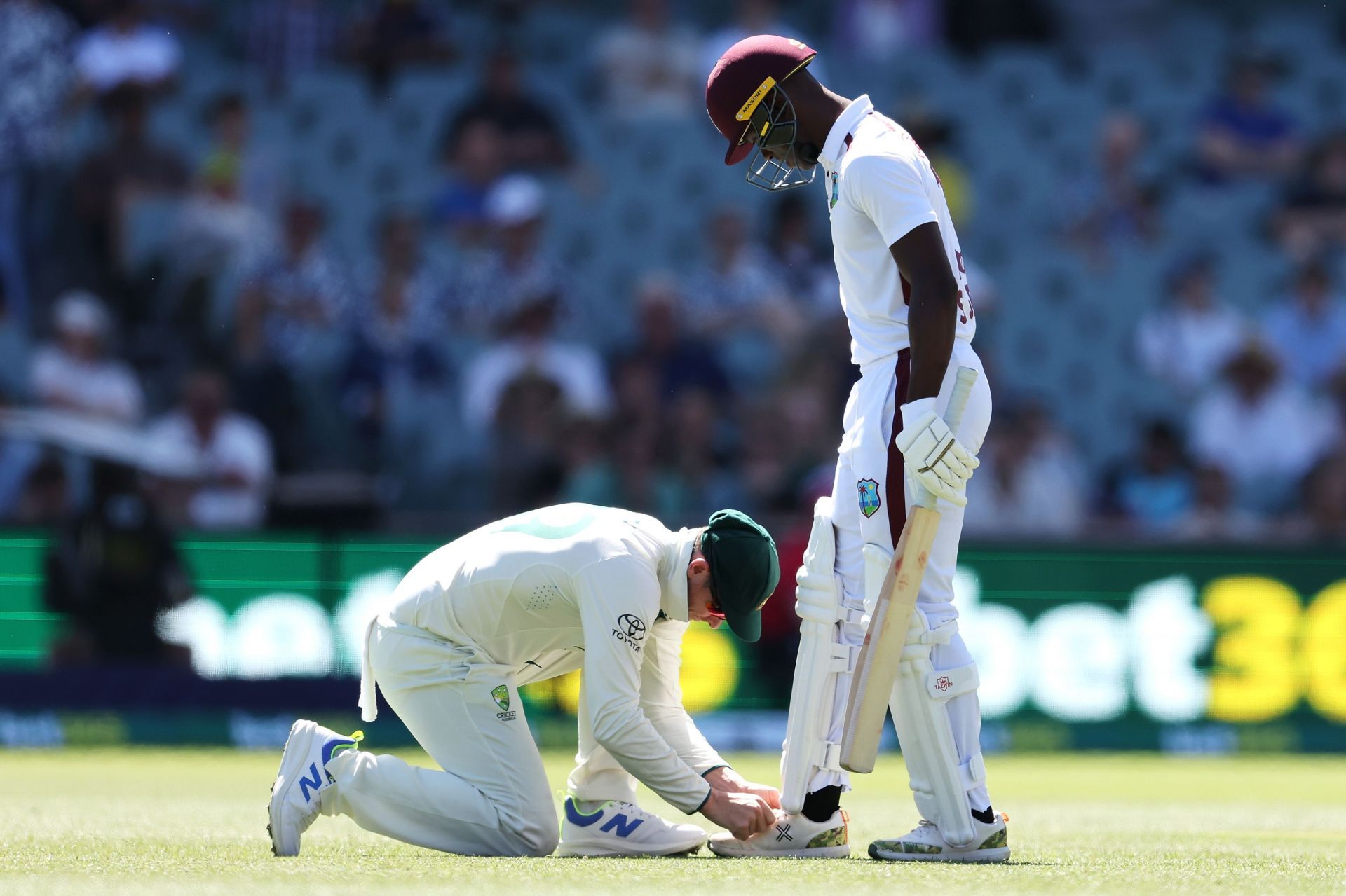 [Watch] Steve Smith Ties Shamar Joseph’s Shoelaces On Day 3 Of AUS Vs ...