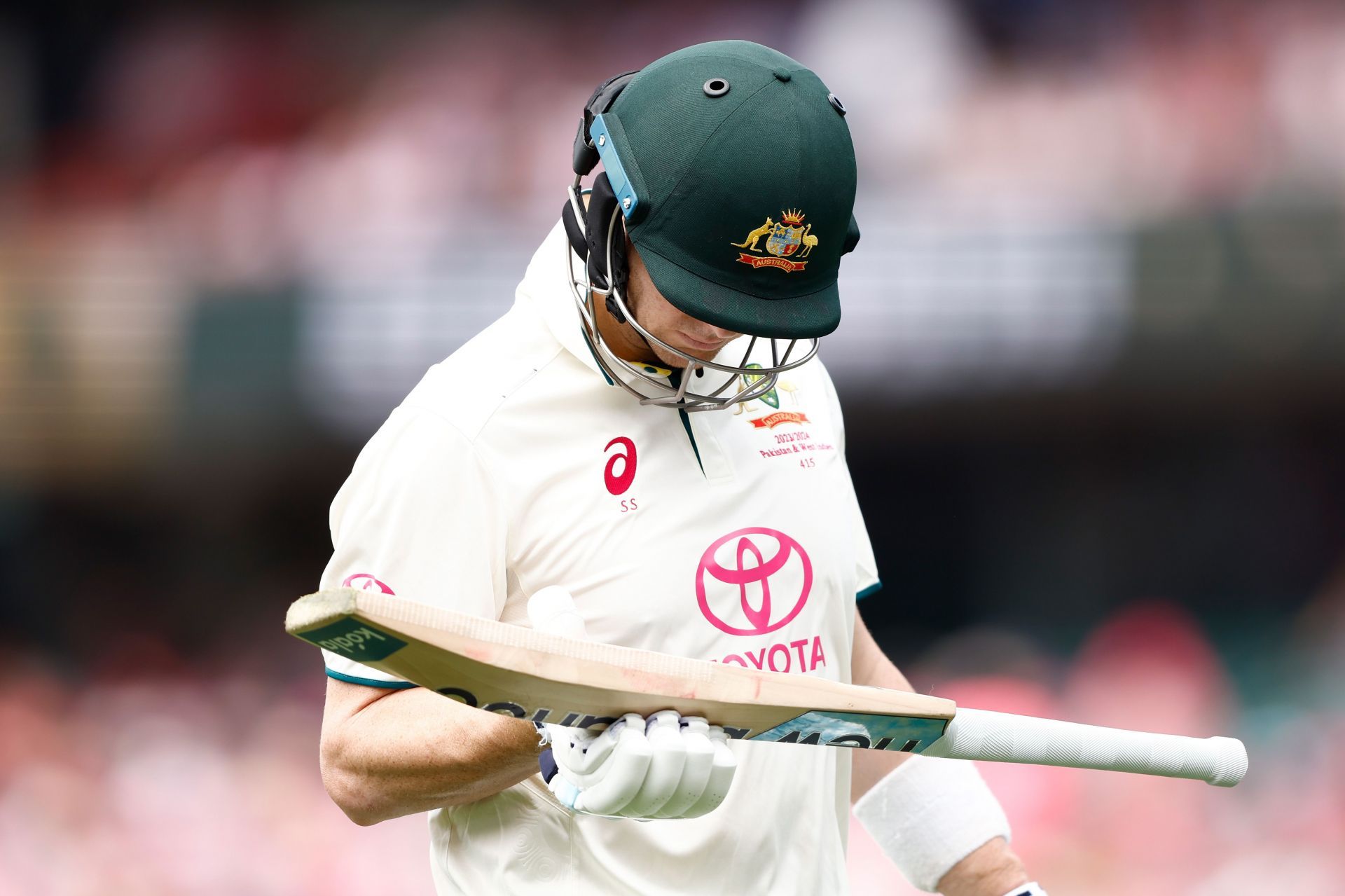 Steve Smith walks back after being dismissed: Australia v Pakistan - Men's 3rd Test: Day 3