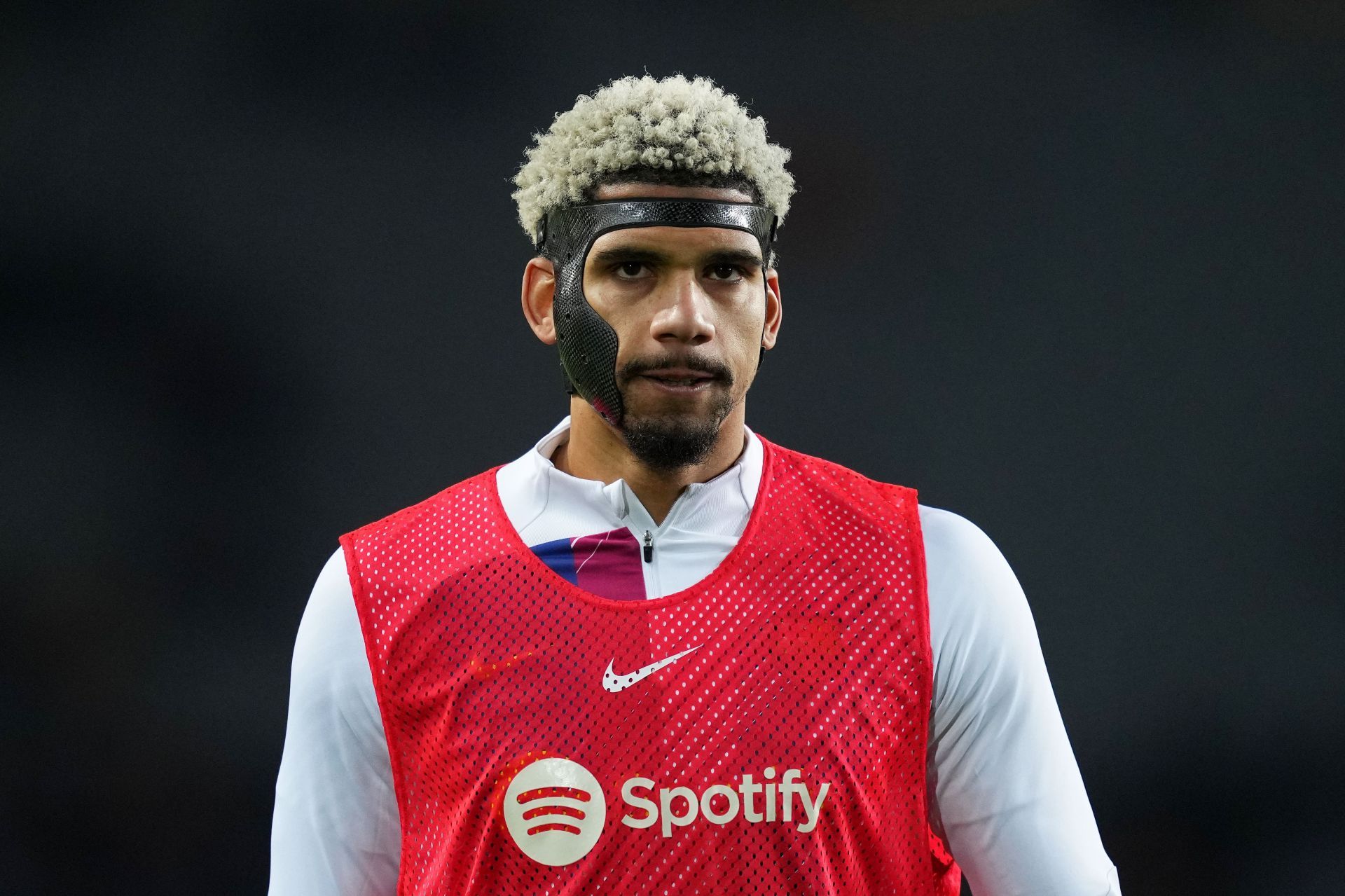 Ronald Araujo has admirers at the Allianz Arena.