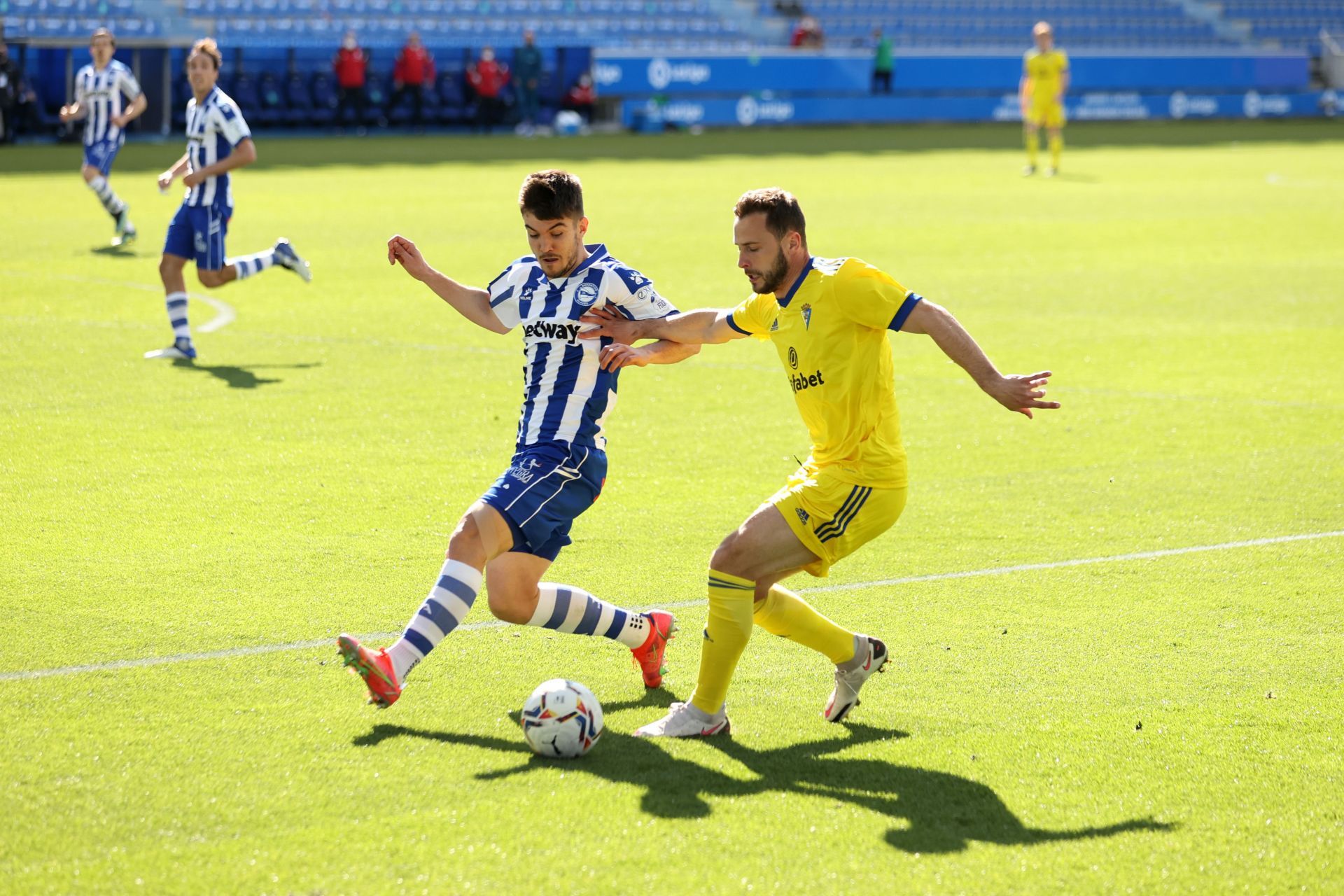 Deportivo Alav&eacute;s v Cadiz CF - La Liga Santander