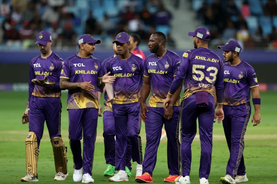 Sunil Narine having a chat with his ADKR teammates