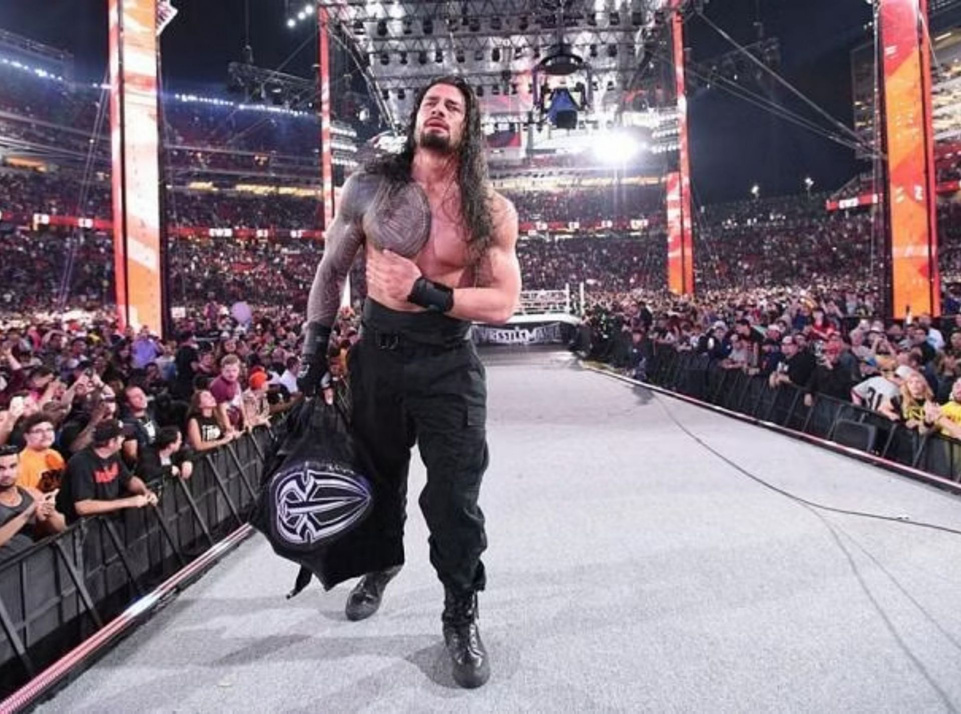 WWE WrestleMania 31 में हार के बाद भावुक हुए थे Roman Reigns
