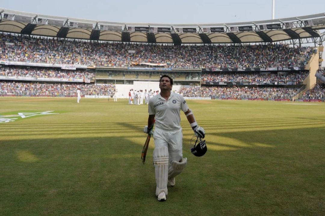 Sachin Tendulkar walking off after his last Test innings