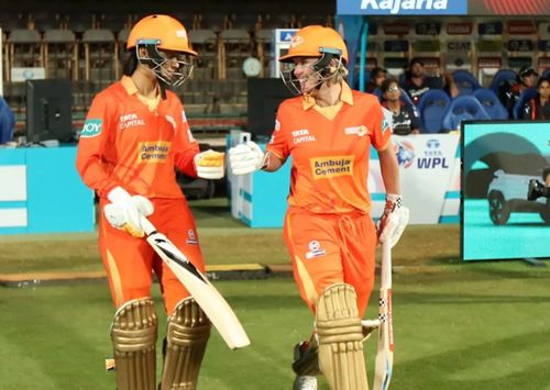 Harleen Deol and Beth Mooney for Gujarat Giants