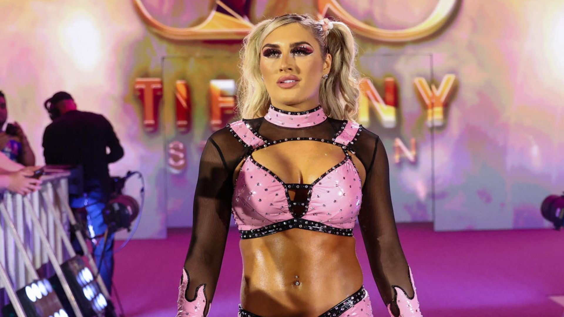 Tiffany Stratton recently signed a contract with SmackDown 