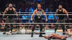 WWE SmackDown में खतरनाक Superstars ने इन-रिंग डेब्यू पर मचाया तहलका, अपने प्रतिद्वंदियों को लगभग एक मिनट में किया चारों खाने चित्त