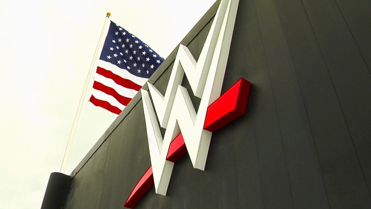 Former WWE champion sends waning to rival faction members