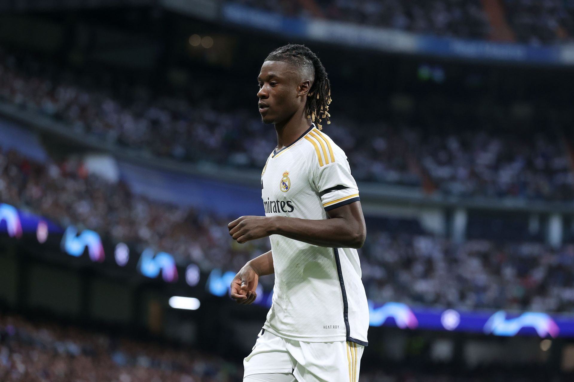 Carlo Ancelotti contemplated using Eduardo Camavinga in defense.