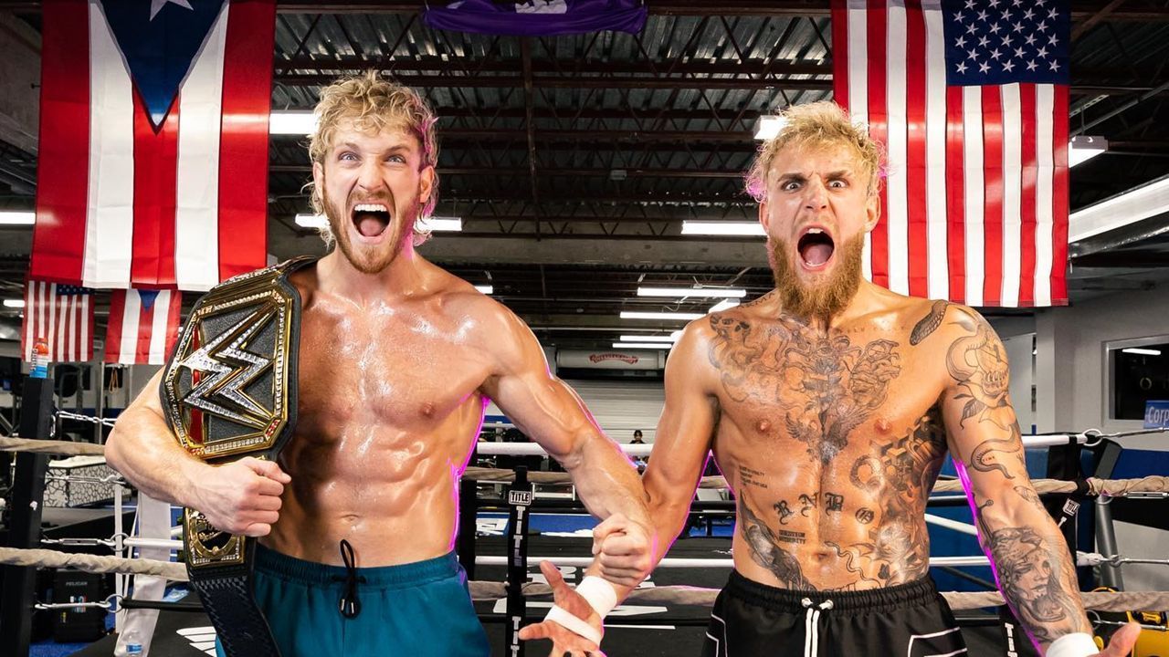 Logan Paul and Jake Paul pose for a picture (via Jake