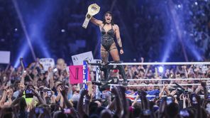 WWE Elimination Chamber के मेन इवेंट में जीत हासिल करने के बाद मौजूदा चैंपियन के छलके आंसू, फैंस को कहा धन्यवाद
