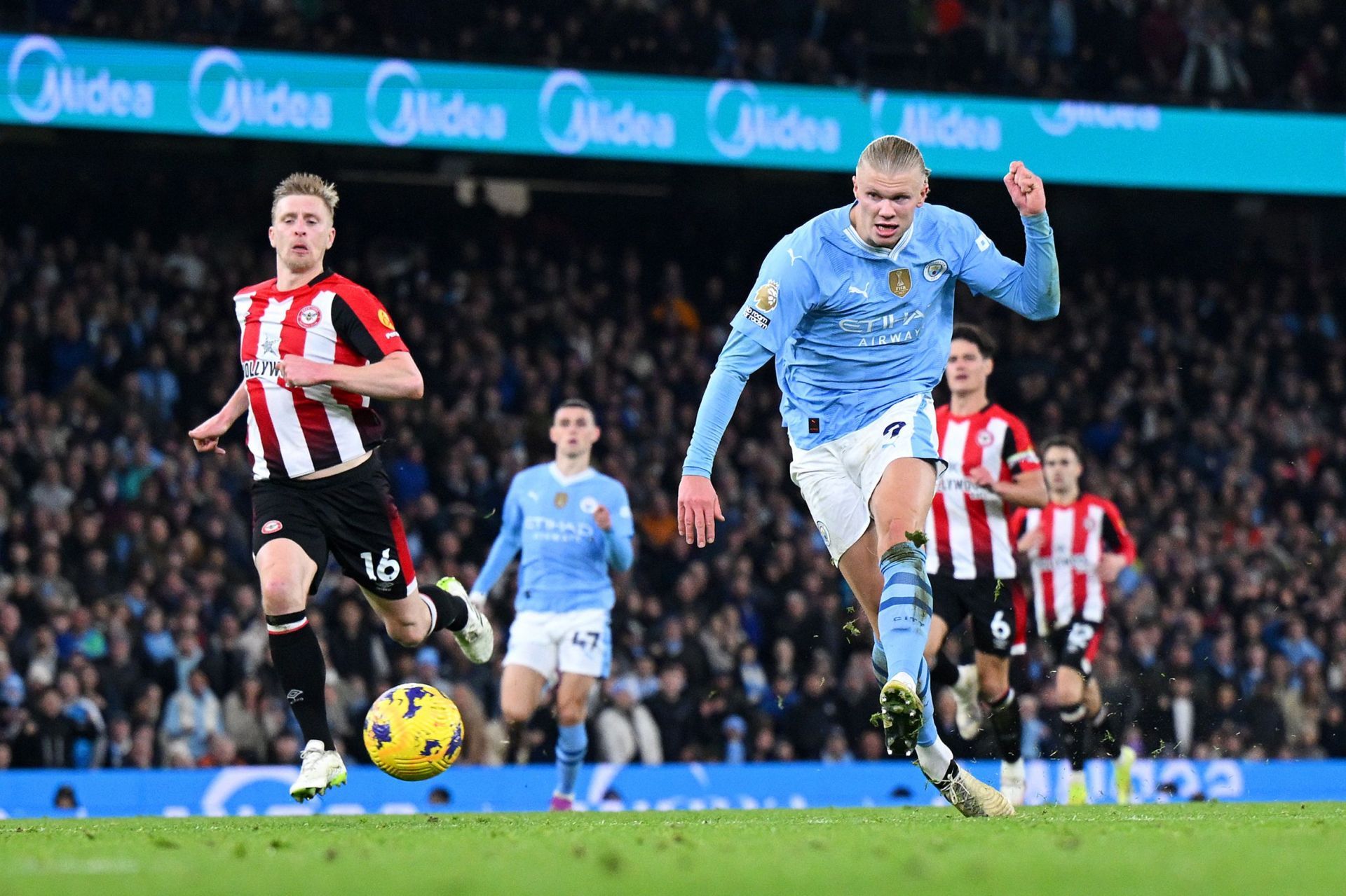 Manchester City v Brentford FC - Premier League