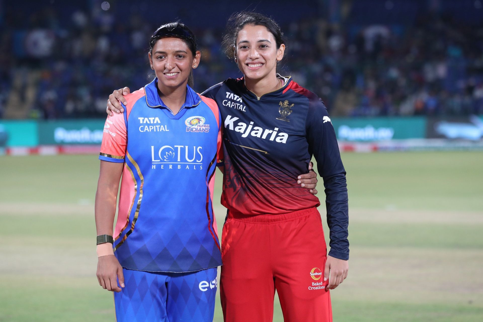 MI skipper Harmanpreet Kaur and RCB skipper Smriti Mandhana