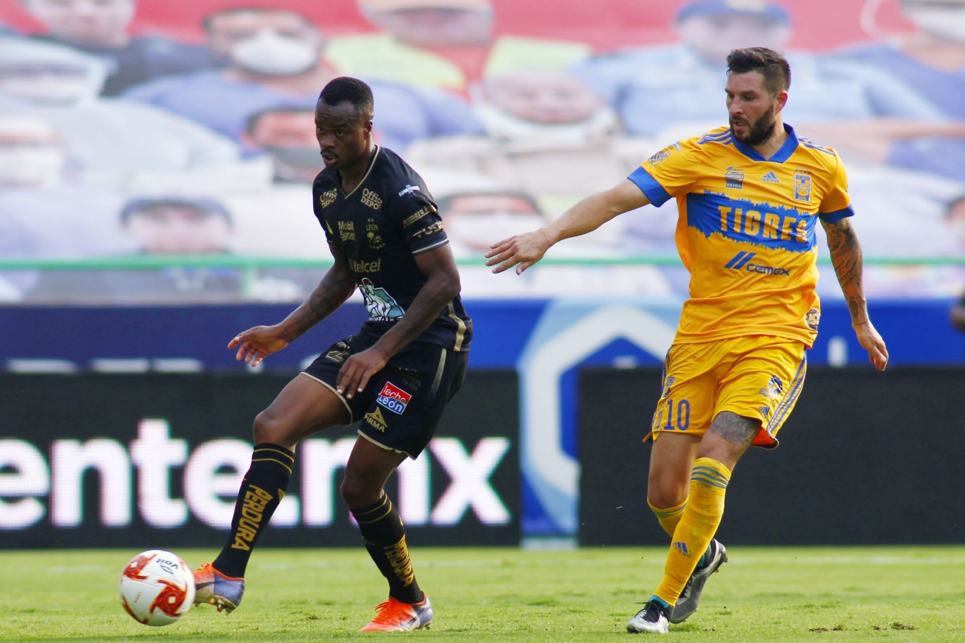 Leon v Tigres UANL - Torneo Guard1anes 2020 Liga MX