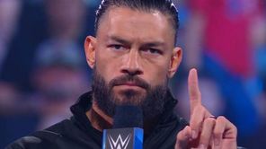 WWE में Roman Reigns के फेमस डायलॉग 'एक्नॉलेज मी' की किस तरह हुई शुरूआत, दिग्गज ने किया बड़ा खुलासा