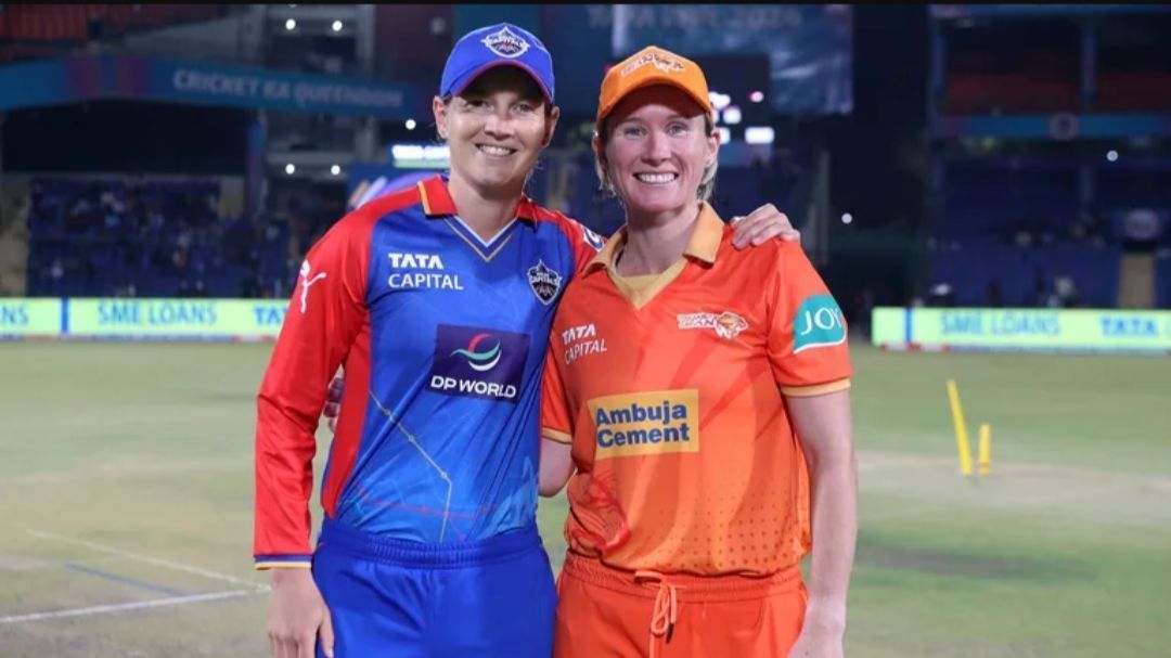 Meg Lanning and Beth Mooney during a toss