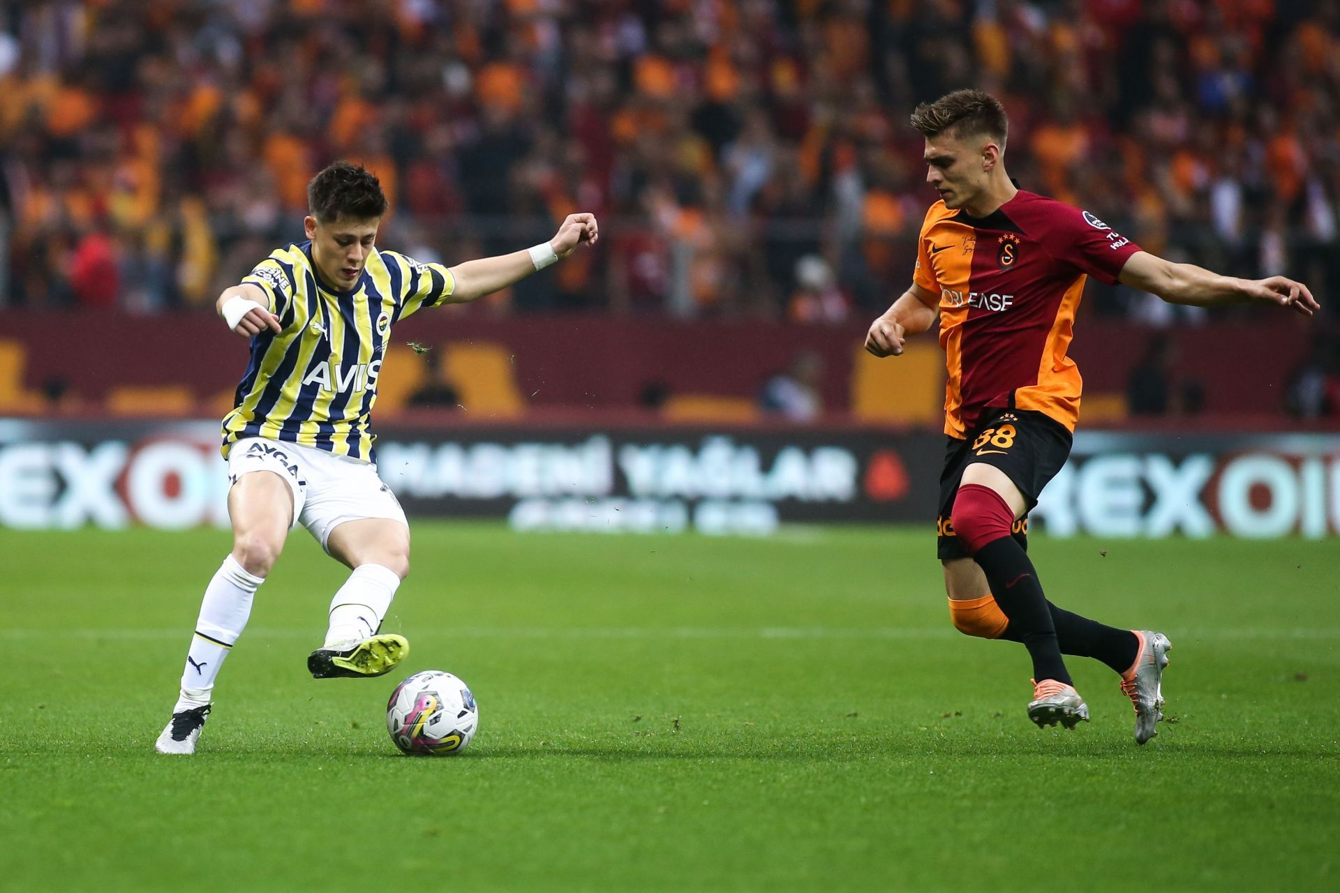 Galatasaray v Fenerbahce - Super Lig