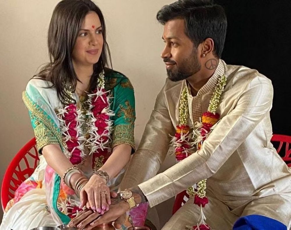 Hardik Pandya with wife