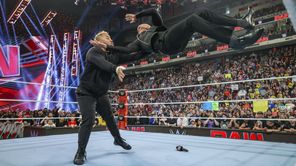WWE रिजल्ट्स: Roman Reigns के भाई को चैंपियनशिप मैच में मिली हार, मेन इवेंट में दिग्गजों ने अपने दुश्मनों को चटाई धूल