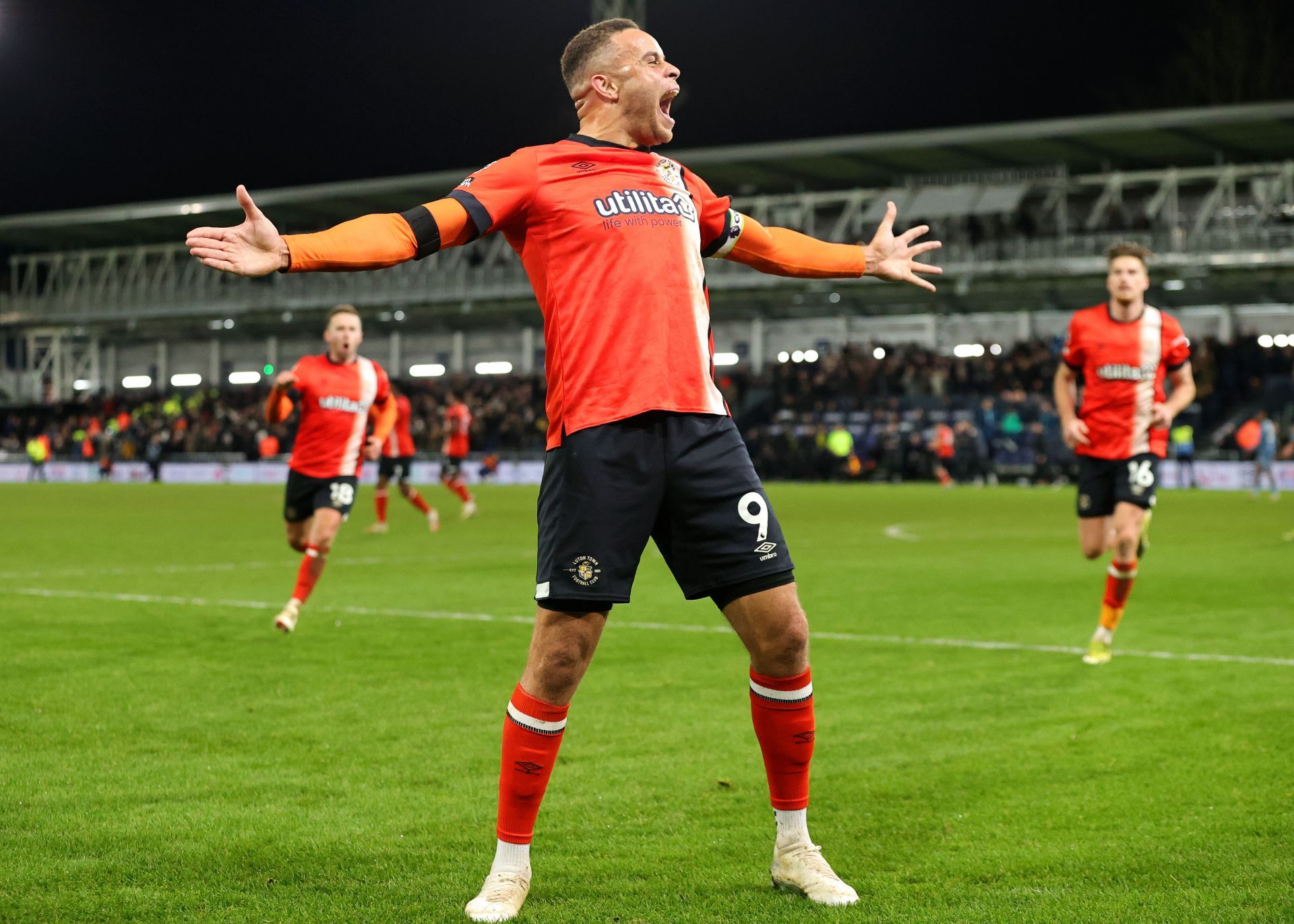 Luton Town v Aston Villa - Premier League