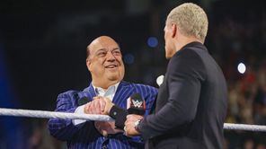 'बिल्कुल बेकार'- WWE Raw में Roman Reigns के साथी की एंट्री पर रेसलिंग दिग्गज का फूटा गुस्सा, कड़े शब्दों का किया प्रयोग