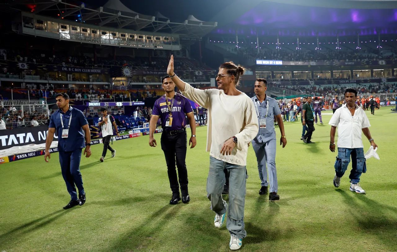 इडेन गार्डेन स्टेडियम में शाहरुख खान (Photo Credit - IPLT20)