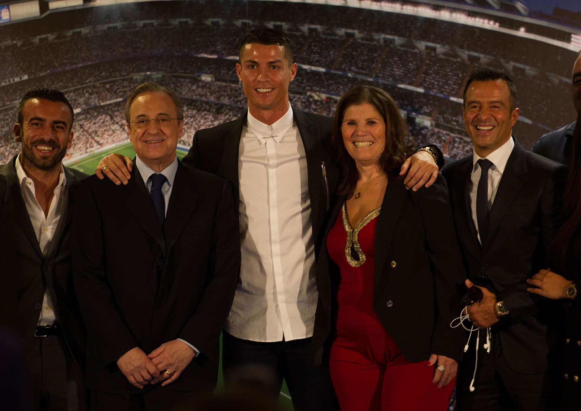 Cristiano Ronaldo Signs New Contract at Real Madrid