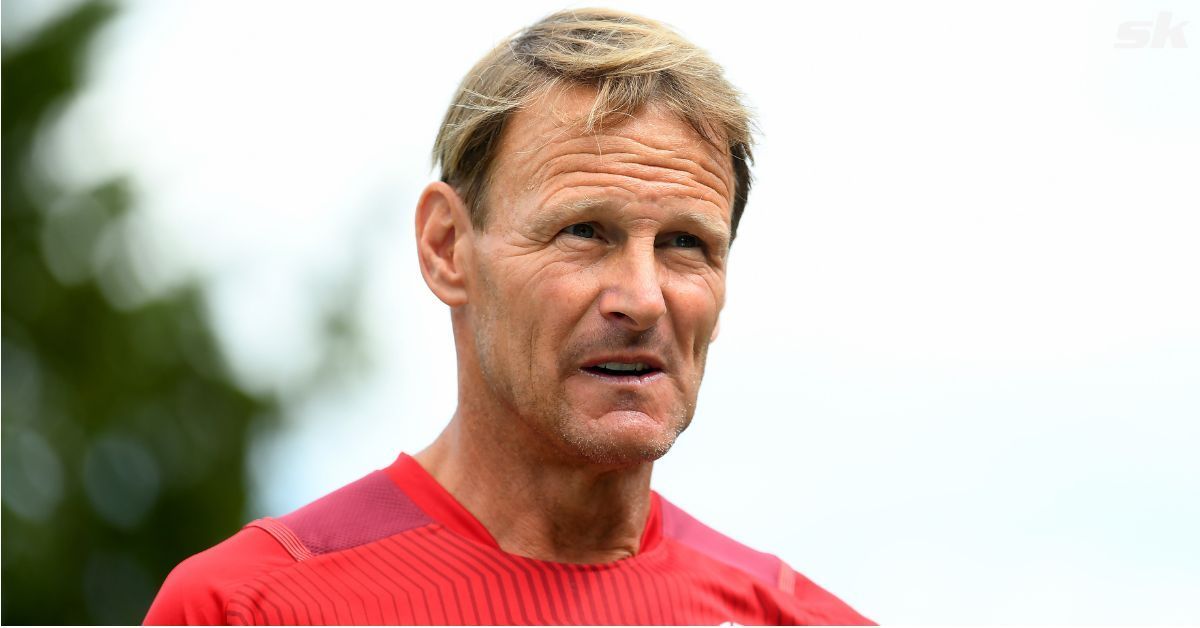  Teddy Sheringham previews PL clash between Manchester United and Manchester City
